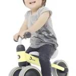 2歳でもスイスイ乗れる三輪車