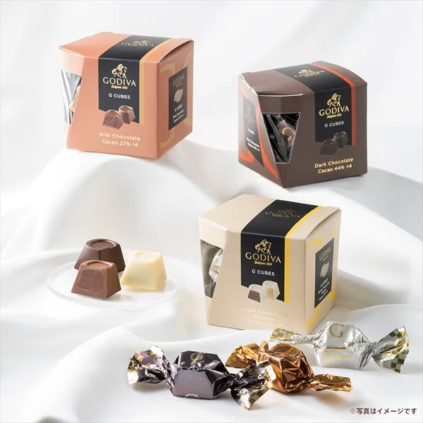GODIVA G キューブ ホワイトチョコレート プラリネ(4粒入)