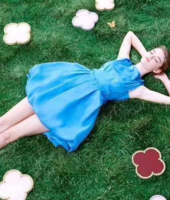 石原ひとみの揺れるイヤリング! ヴァンクリーフ＆アーペル｢マジック アルハンブラ イヤリング 2モチーフ｣