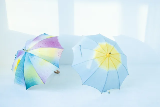 憂鬱な雨の日でもこころ華やぐ。贈り物にはファッションとして楽しめる洋傘を