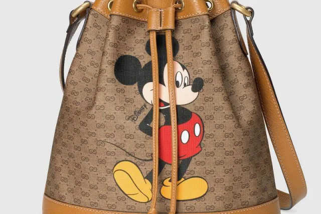 グッチのアイテムで躍るミッキーマウス!ディズニー×グッチ限定コレクション