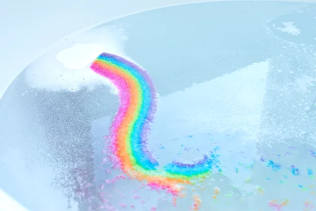 きれいな“虹”が出る入浴剤 株式会社ドリームズ 入浴剤Rainbomb「Marine Series」