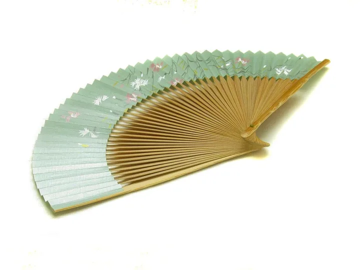 末広がりでおめでたい扇子をお母さんに