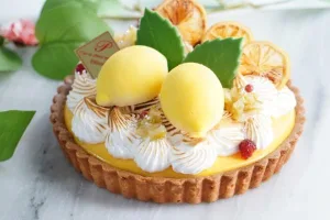 Patisserie Calme／パティスリー カルム ふわふわメレンゲをのせた瀬戸内レモンタルト