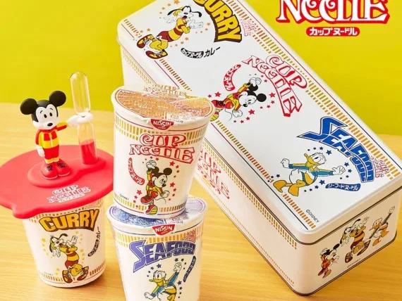 ディズニーとカップヌードルの注目コラボ！ディズニーストア×日清食品「カップヌードル共同企画グッズ」
