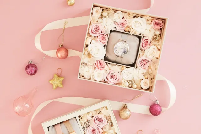 息をのむような美しさ！ 薔薇とお好きな時計の組み合わせ karendo／カレンド「OLIVIA BURTON」コラボ限定フラワーギフトボックス