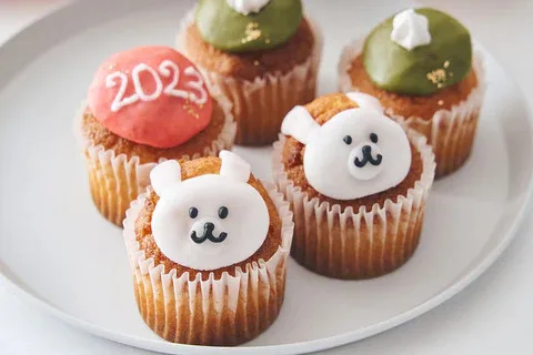 可愛さにトキメいて新年を迎えよう！ Fairycake Fair／フェアリーケーキフェア「2023ベイクド新春 卯（うさぎ）カップケーキ」