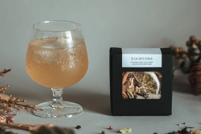 おすすめ！自宅で作るボタニカルなコーラ  E CA QUI／エカキ  自家製コーラシロップが作れるキット「エカキコーラ」