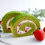 最強コンビ「苺抹茶ロールケーキ」