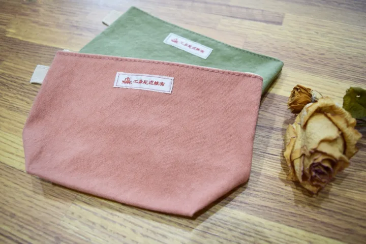 色のバリエーションが豊かなお手頃ポーチ