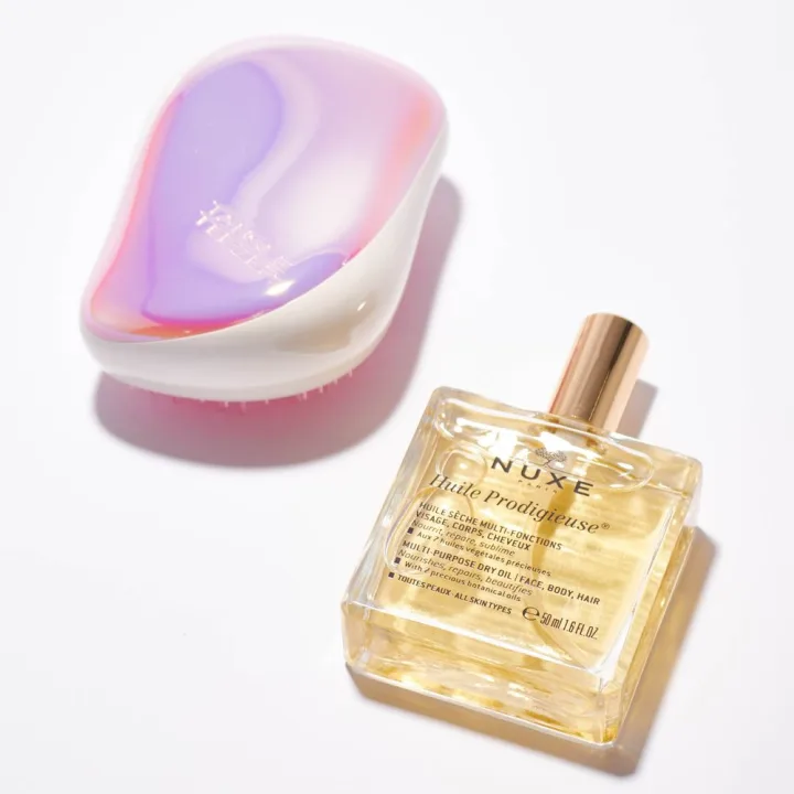 髪にリッチな潤いを与える…ヘアオイルとブラシのギフトセット