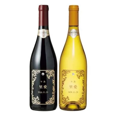キラリと光るラインストーンが高級感をアピール