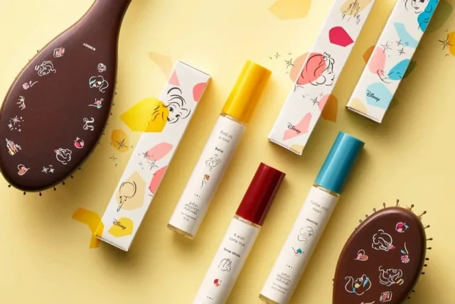 “お姫様気分”に浸れるディズニープリンセスのヘアアイテム john masters organics/ジョンマスターオーガニック ディズニー限定デザイン ヘアフレグランス&コンボパドルブラシ