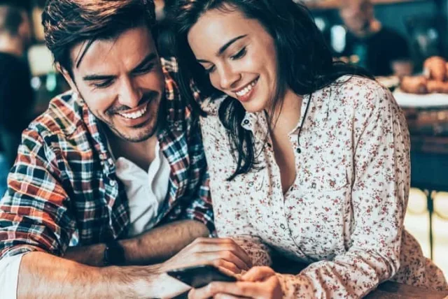 付き合って半年記念日プレゼント。ふたりの愛が深まるギフト10選