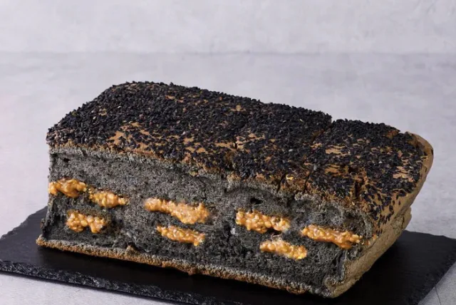［9月限定！］台湾カステラと大福の名店がコラボ GRAND CASTELLA／グランドカステラ 弁財天監修「黒胡麻砂利カステラ