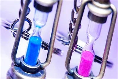 アウトドア派にも推したいランタン風の砂時計キーホルダー