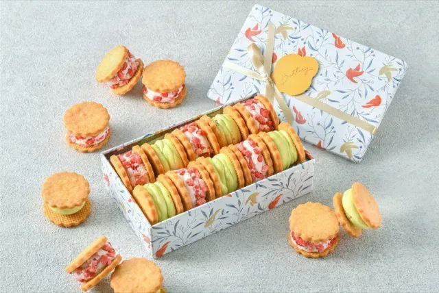 春を感じるいちご＆ピスタチオのクッキー缶 Buttery／バタリー  期間限定ピスタチオといちごの「バターサンド（amour）」