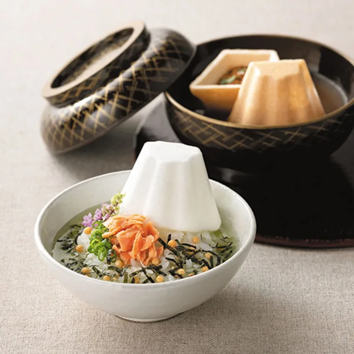 お湯をかけるだけで、上品なお茶漬けが完成!