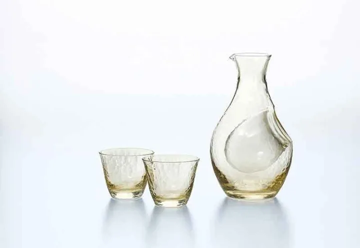 カラフェタイプのおしゃれ冷酒器
