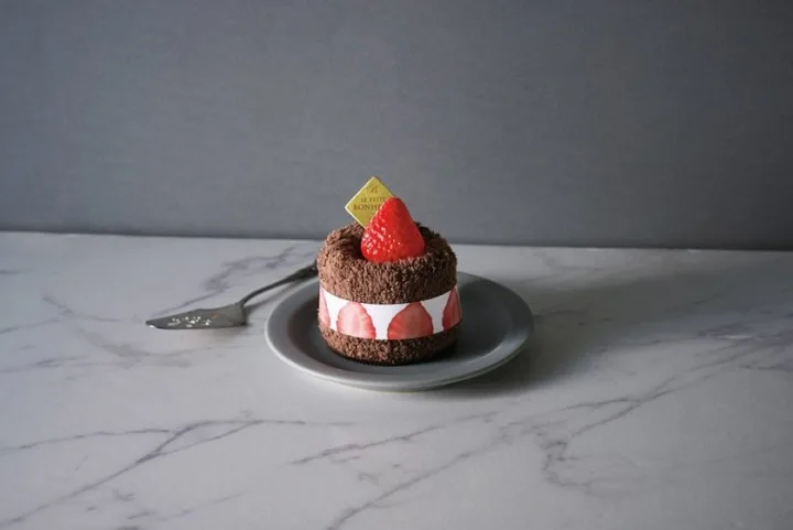 包装をほどくのがもったいない!ケーキ風タオル