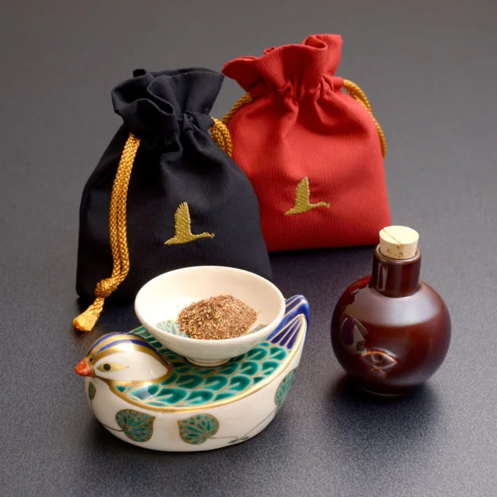専用の巾着と陶器がとってもおしゃれ