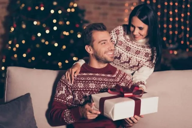 社会人の彼氏に贈りたいクリスマスプレゼント!仕事に役立つアイテム17選