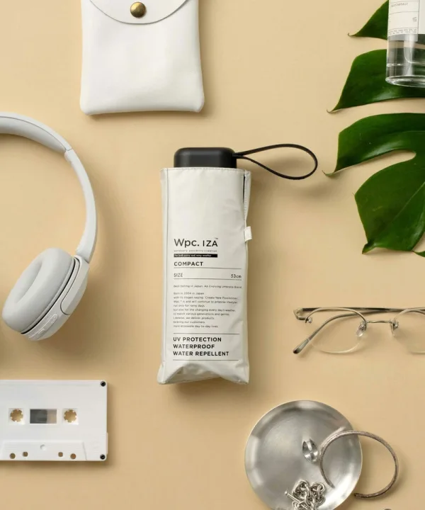 ほぼスマホサイズで持ち運び楽々「IZA」