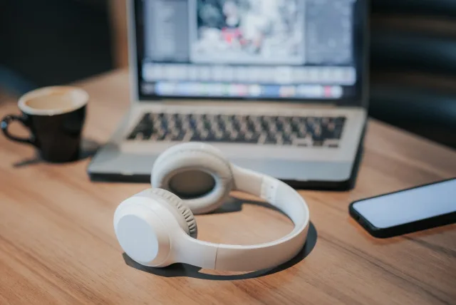 ヘッドホンをプレゼント！お手軽価格から高級アイテムまで音楽好きが喜ぶ9選