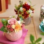 ころんとした花器が愛らしい