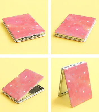 ポケットにすっきり収まるコンパクトタイプ