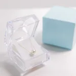 フォーマルな場でも使える上品な輝き