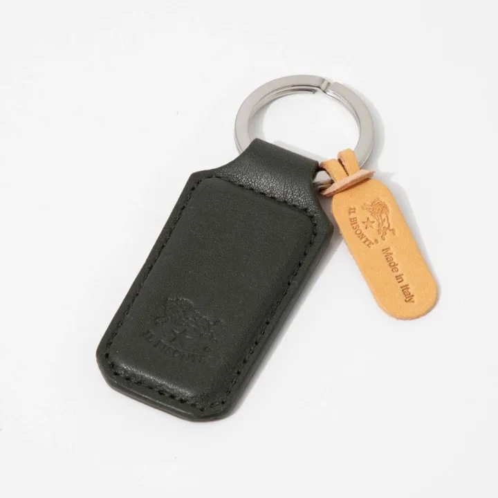 使い込むほどに味が出る「レザーキーホルダー」