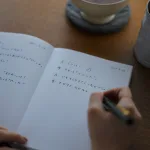 表情豊かな麻布の装丁。ほっとする手触り