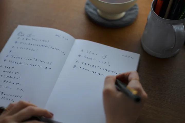 表情豊かな麻布の装丁。ほっとする手触り