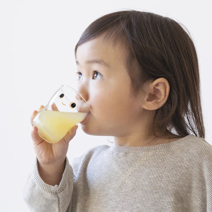 2歳でも安心して使える強化ガラス製
