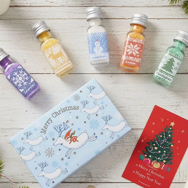 華やぐクリスマスにぴったりなパッケージ|グリーティングバスソルト