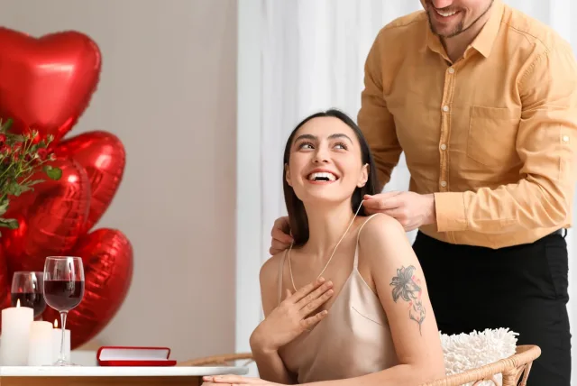 社会人彼女の誕生日プレゼント！人気のギフト11選＆盛り上げグッズ2選