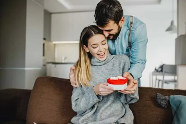 結婚記念日の贈り物｜ちょっとしたプレゼントから特別なギフトまでオススメ8選