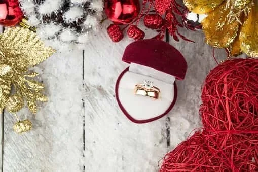クリスマスプレゼントは指輪!コスパのプチプラから憧れのハイブランド厳選23選