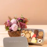 DEAN & DELUCA アメリカンクッキー缶と秋のアレンジメント マム ピンク S