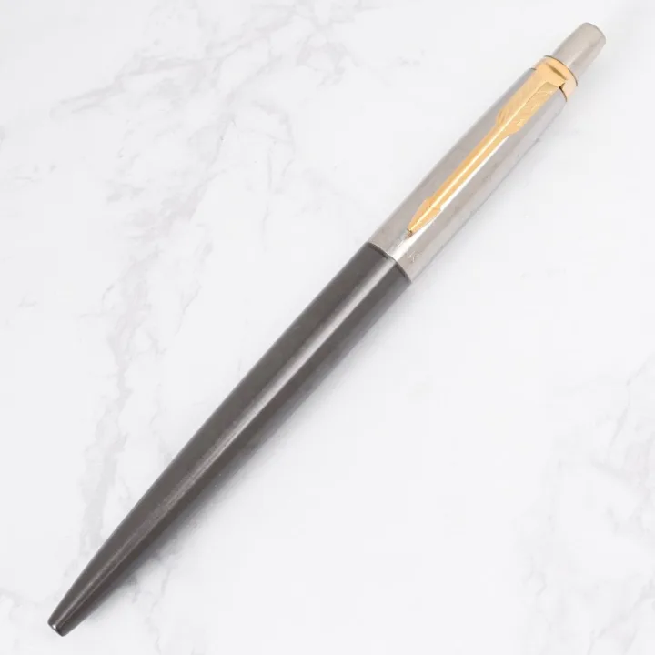 ビジネスシーンにふさわしいスタイリッシュナなデザイン