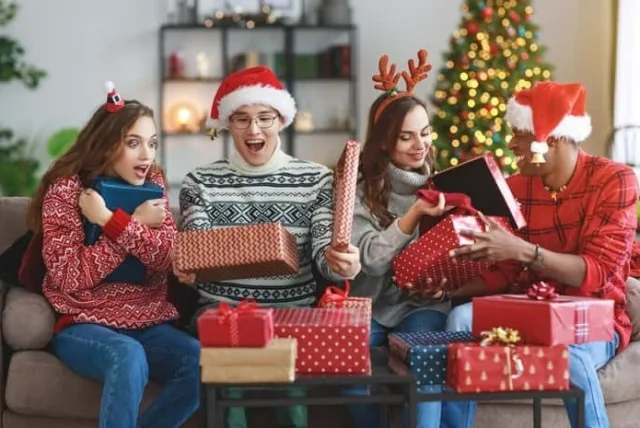 クリスマスプレゼント交換が盛り上がる！シーン別おすすめ15選