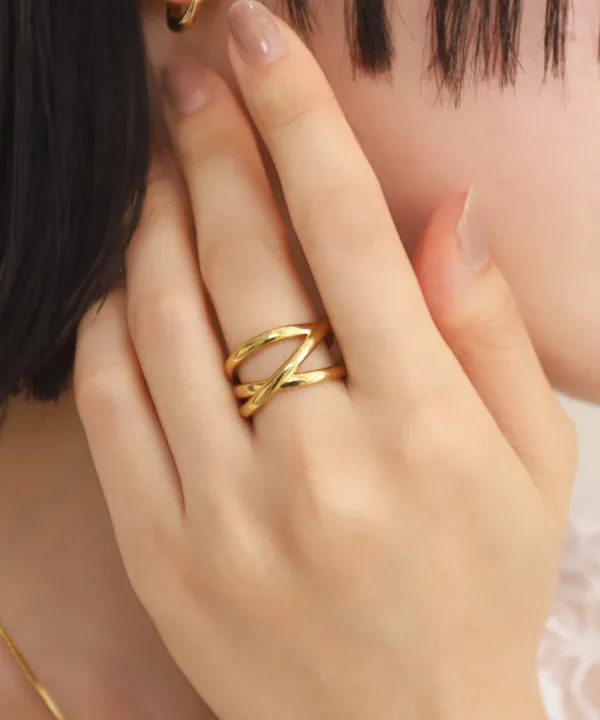 付き合いたての彼女に贈る本命ギフト｜LHMEの指輪