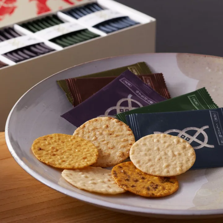 甘くないお菓子ならお煎餅の詰め合わせ!