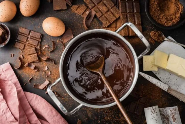 バレンタインのチョコレートを手作り！本命・友チョコの2026年最新人気レシピ10選&お役立ちアイテム2選