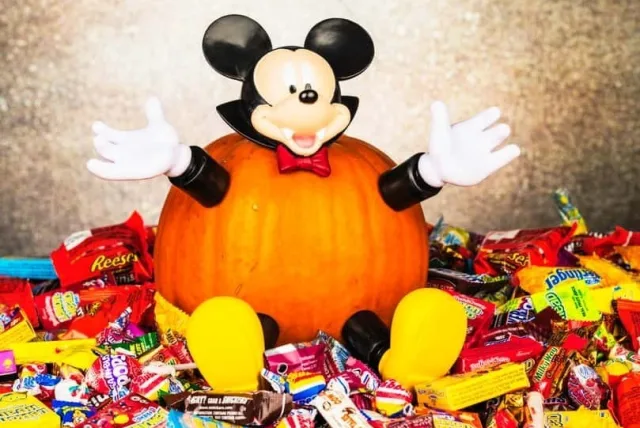 ディズニーランド&ディズニーシーのハロウィーングッズまとめ!パーク限定アイテム&グルメ19選