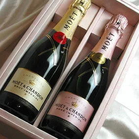 紅白で結婚祝いにピッタリのモエ・エ・シャンドンハーフボトルセット