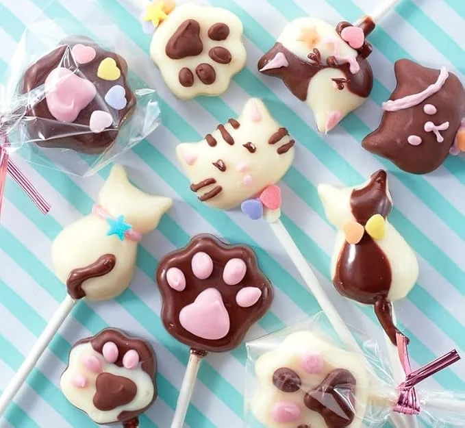 ②溶かして型に流すだけ。どんな人でも簡単に作れるロリポップチョコ