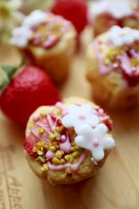 いちごとホワイトチョコのクリームチーズマフィン