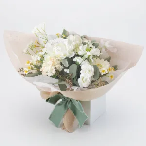 MERIA ROOM／メリアルーム 四つ葉クローバー入り12本の花束（ホワイトダズンフラワー）